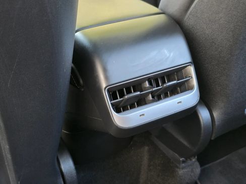 Used 2024 Tesla Model Y Long Range AWD/4WD image 33