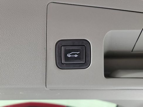 Certified 2023 Cadillac XT5 Premium Luxury w/ Technology Package FWD image 9