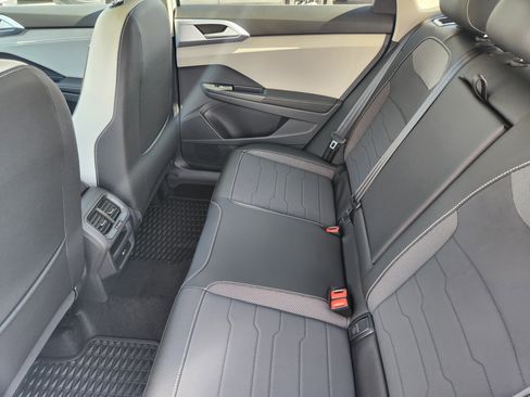 New 2025 Volkswagen Taos SE image 19