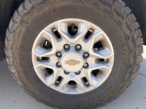 Used 2024 Chevrolet Silverado 2500 LT w/ Convenience Package AWD/4WD image 9