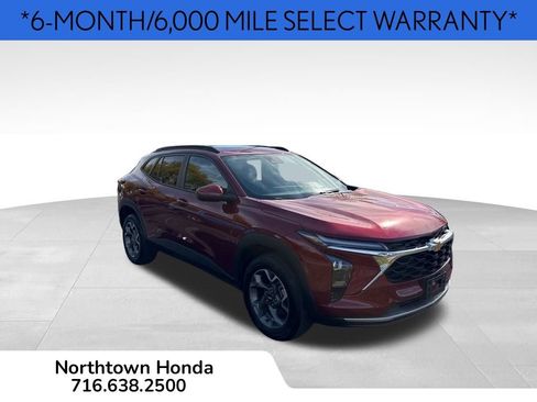 Used 2024 Chevrolet Trax LT w/ Sunroof Package image 2