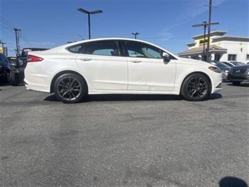 Used 2018 Ford Fusion SE w/ Equipment Group 201A image 10