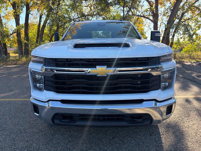 Used 2026 Chevrolet Silverado 3500 LT AWD/4WD image 2