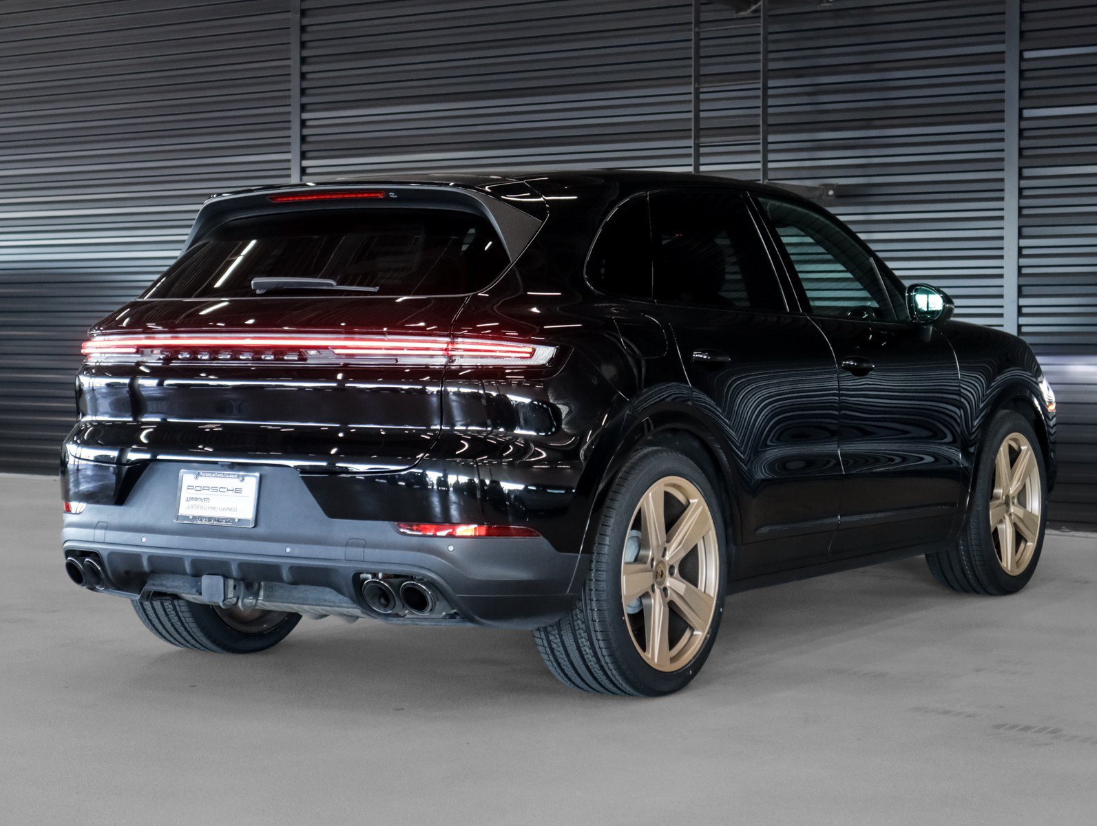 Certified 2024 Porsche Cayenne w/ Premium Package AWD/4WD image 10