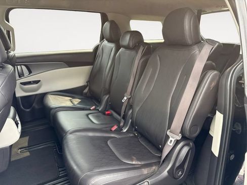 Used 2024 Kia Carnival LX FWD image 13