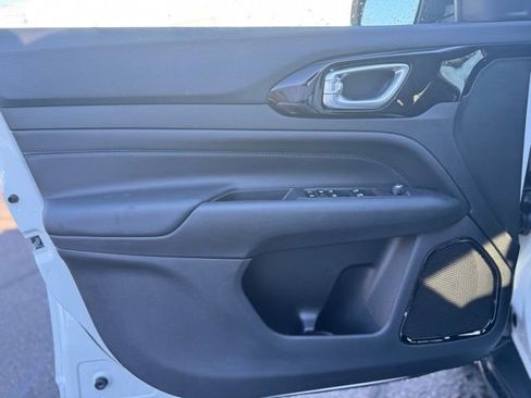 New 2026 Jeep Compass Limited image 12