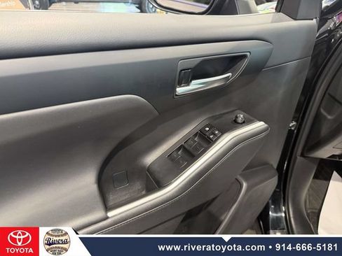 Certified 2024 Toyota Highlander XLE AWD/4WD image 11