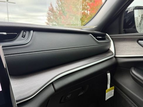 New 2025 Jeep Grand Cherokee Limited w/ Black Appearance Package image 23