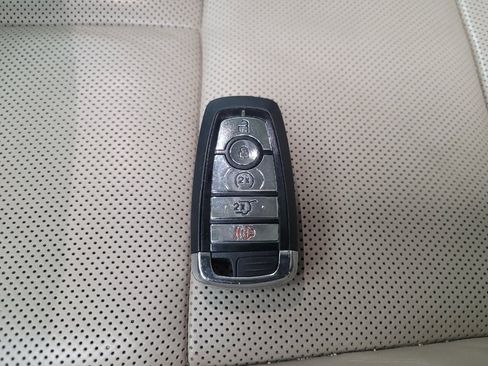 Used 2020 Lincoln Aviator Reserve w/ Elements Package Plus RWD image 32