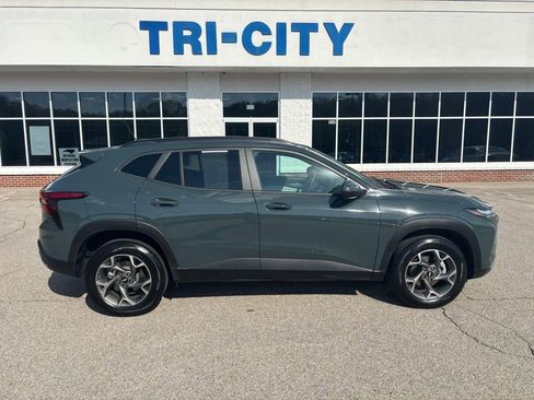 Used 2025 Chevrolet Trax LT image 5