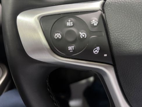 Used 2023 GMC Acadia SLT w/ Technology Package image 17