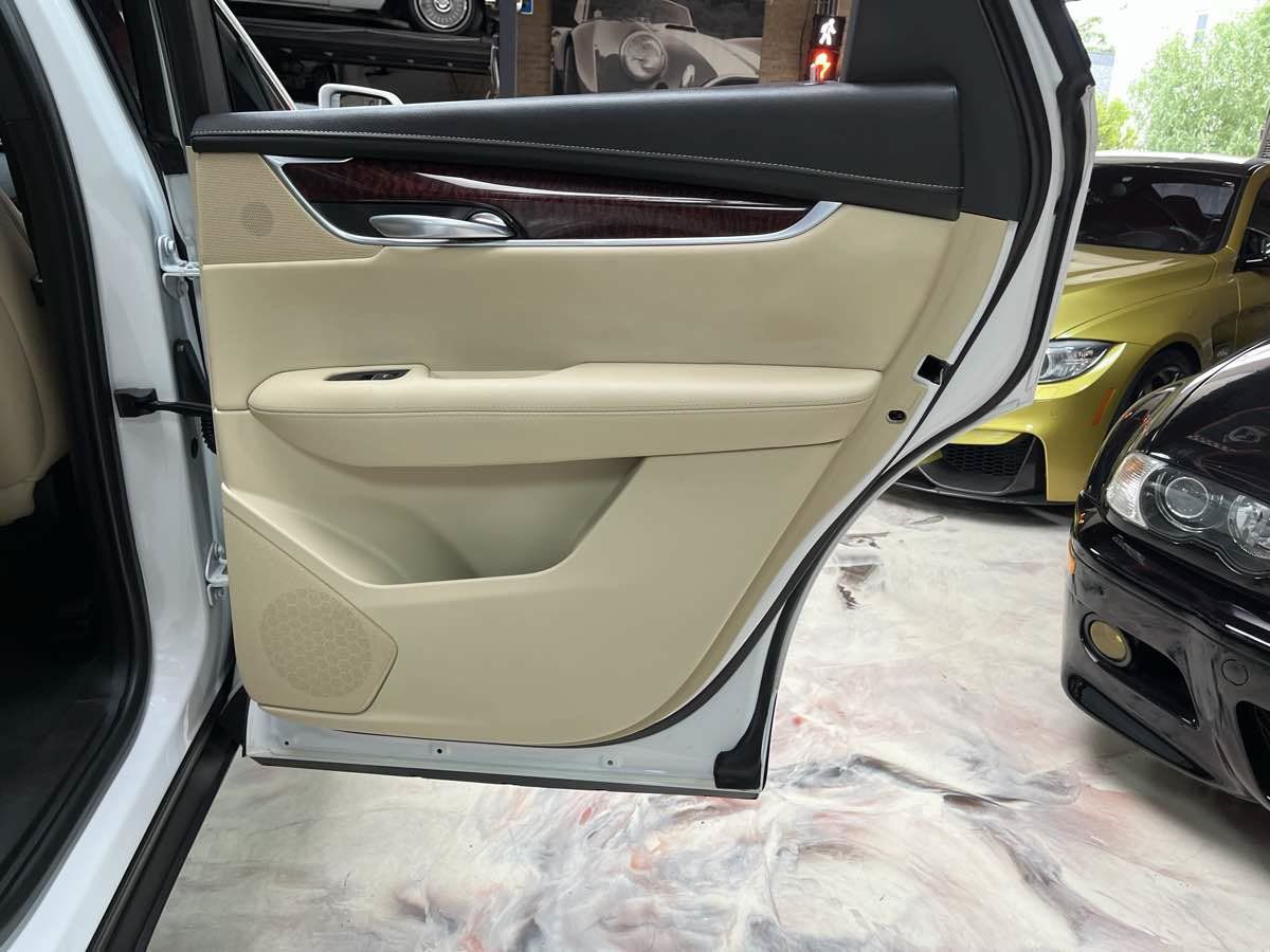 Used 2018 Cadillac XT5 Premium Luxury w/ LPO, Wheel Lock Package AWD/4WD image 29