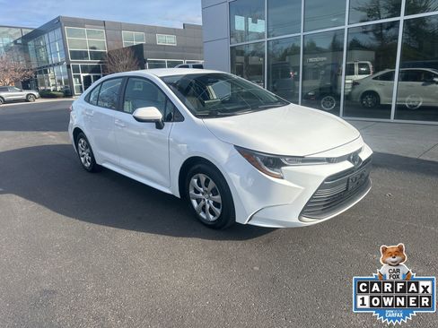 Used 2025 Toyota Corolla LE FWD image 1