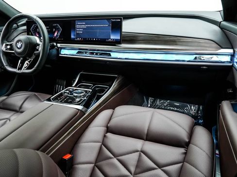 Used 2025 BMW 740i xDrive AWD/4WD image 21