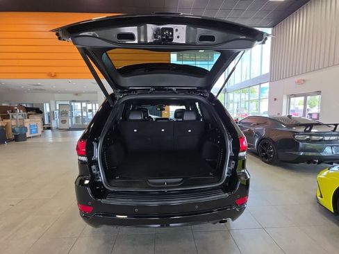 Used 2019 Jeep Grand Cherokee Altitude AWD/4WD image 11