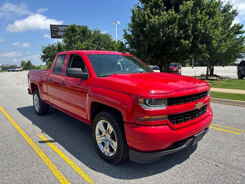 Used 2018 Chevrolet Silverado 1500 Custom w/ Custom Value Package RWD image 3