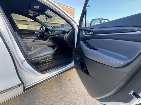 Used 2023 Buick Enclave Essence image 22
