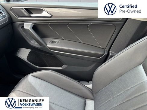 Used 2022 Volkswagen Tiguan SE w/ Panoramic Sunroof Package AWD/4WD image 17