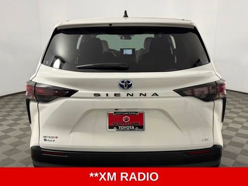 Used 2025 Toyota Sienna LE FWD image 7