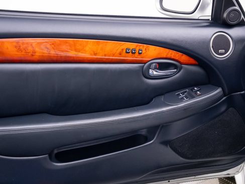 Used 2002 Lexus SC 430 Convertible RWD image 12