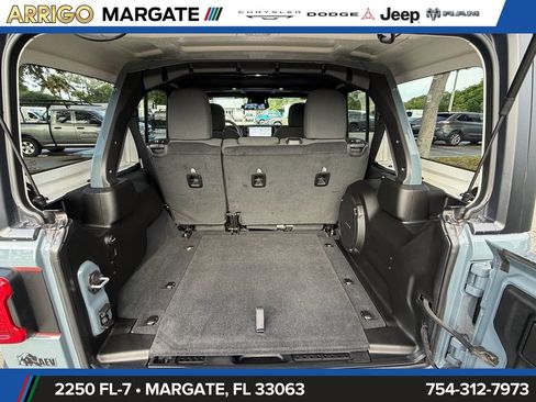 Used 2026 Jeep Wrangler Unlimited Rubicon w/ Technology Group AWD/4WD image 14