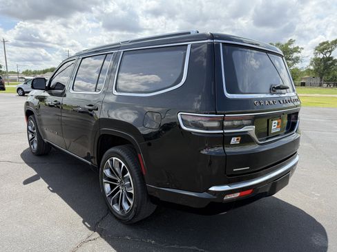 Used 2022 Jeep Grand Wagoneer Series III w/ Rear Seat Video Group 1 AWD/4WD image 8