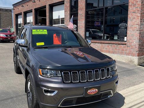 Used 2018 Jeep Grand Cherokee Limited AWD/4WD image 2