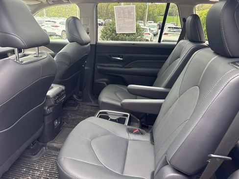 Used 2025 Toyota Grand Highlander AWD image 29