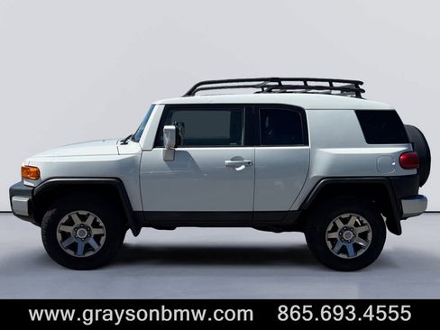 Used 2014 Toyota FJ Cruiser 4WD w/ Upgrade Package image 6