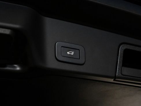 Used 2024 Land Rover Range Rover Evoque S image 56