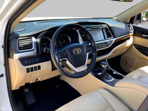 Used 2019 Toyota Highlander Limited FWD image 18