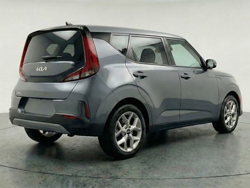 Used 2025 Kia Soul LX w/ LX Technology Package FWD image 9