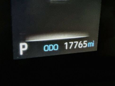 Used 2022 Toyota Sienna XLE w/ XLE Plus Package FWD image 5