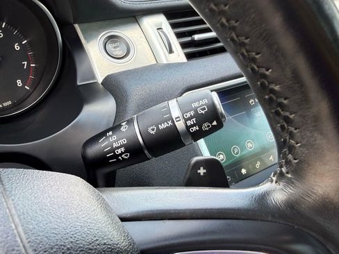 Used 2017 Land Rover Range Rover Evoque SE Premium image 43