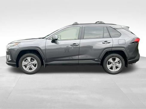 Used 2025 Toyota RAV4 XLE AWD/4WD image 2