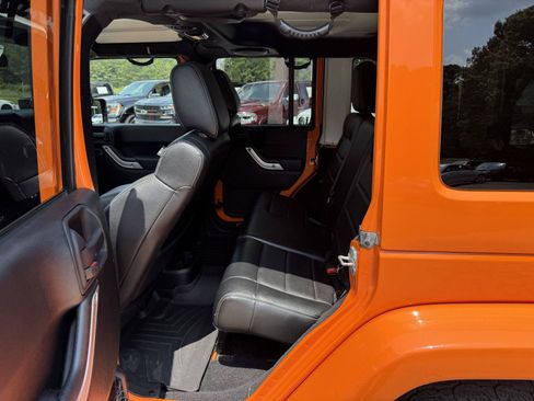 Used 2012 Jeep Wrangler Unlimited Sahara w/ Connectivity Group AWD/4WD image 6