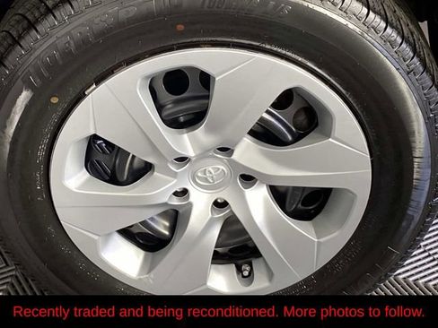 Used 2021 Toyota RAV4 LE AWD/4WD image 27