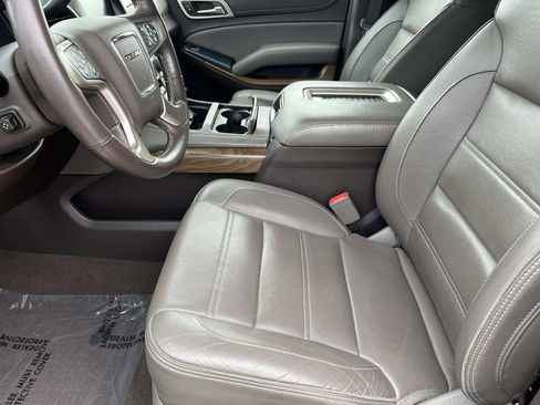 Used 2020 GMC Yukon XL Denali w/ Denali Premium Package image 30