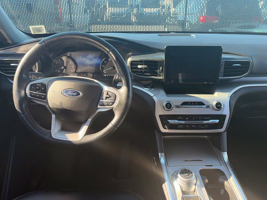 Used 2021 Ford Explorer XLT w/ Equipment Group 202A AWD/4WD image 10