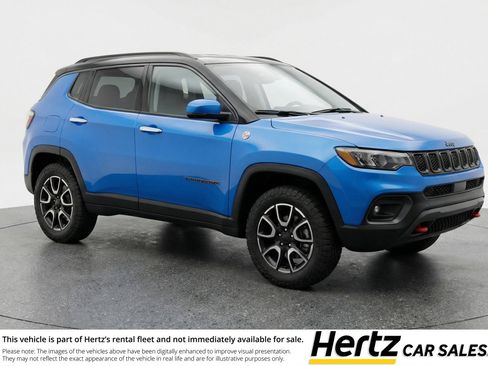 Used 2025 Jeep Compass Trailhawk image 1