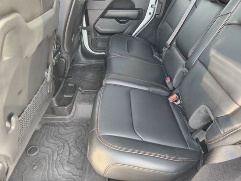 Used 2025 Jeep Wrangler Unlimited Sahara AWD/4WD image 30