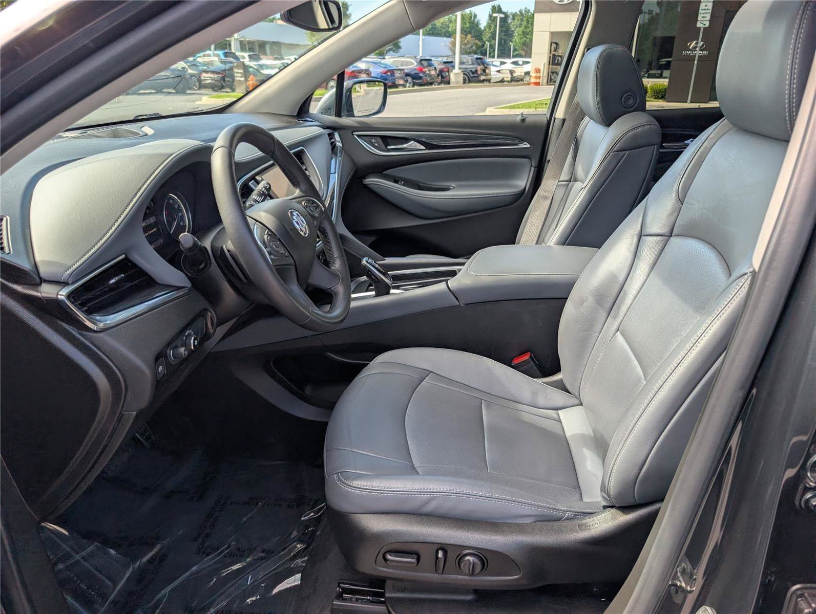 Used 2021 Buick Enclave Essence w/ Sound and Sites Package AWD/4WD image 18