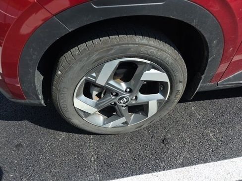 Used 2024 Hyundai Venue SEL image 2