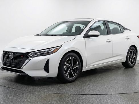 Used 2025 Nissan Sentra SV image 3