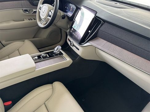 New 2026 Volvo XC90 T8 Ultra w/ Lounge Package image 16