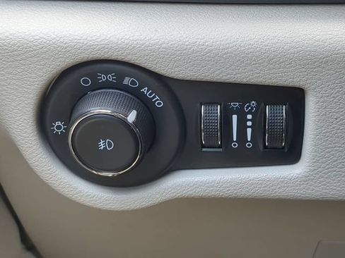 Used 2023 Chrysler Pacifica Touring-L FWD image 29