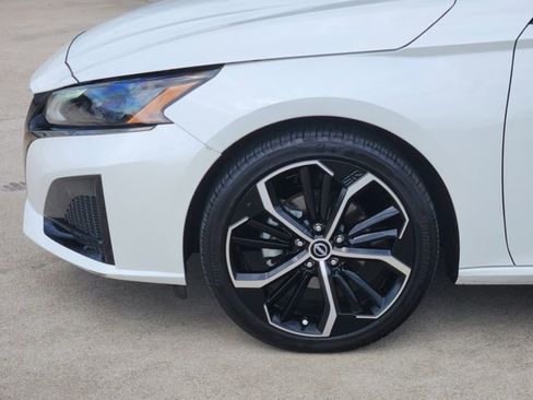 Used 2024 Nissan Altima 2.5 SR w/ SR Premium Package FWD image 8