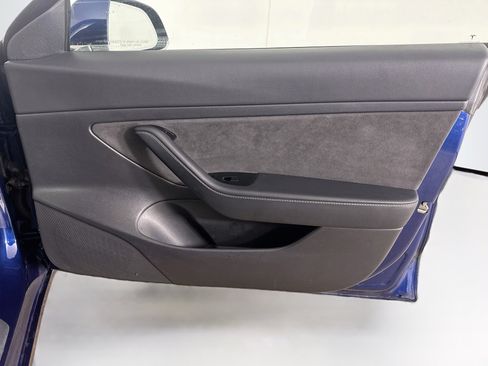 Used 2020 Tesla Model 3 Standard Range RWD image 31