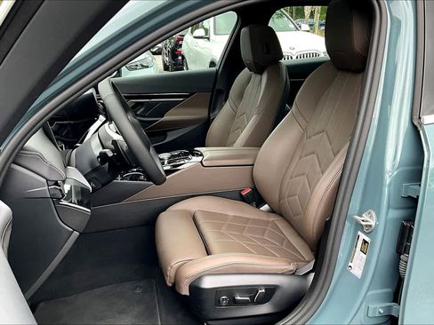 Certified 2026 BMW 530i RWD image 8