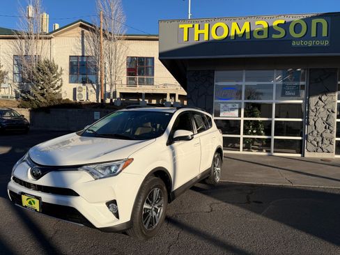 Used 2018 Toyota RAV4 XLE image 2
